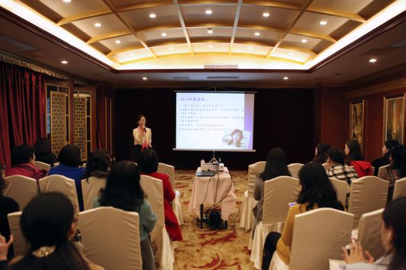 匯鴻集團工會聯(lián)合會組織女職工參加“魅力形象塑造”講座