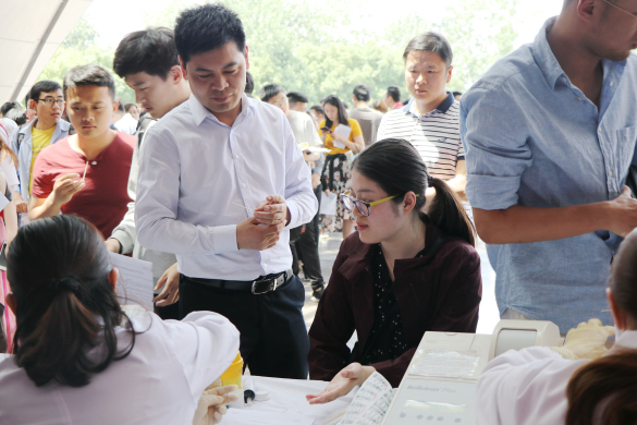 熱血奉獻(xiàn)迎五四  青春綻放新時(shí)代 匯鴻集團(tuán)組織青年員工開(kāi)展無(wú)償獻(xiàn)血活動(dòng)