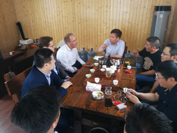 蔣金華副總裁考察調(diào)研國內(nèi)進口木材市場